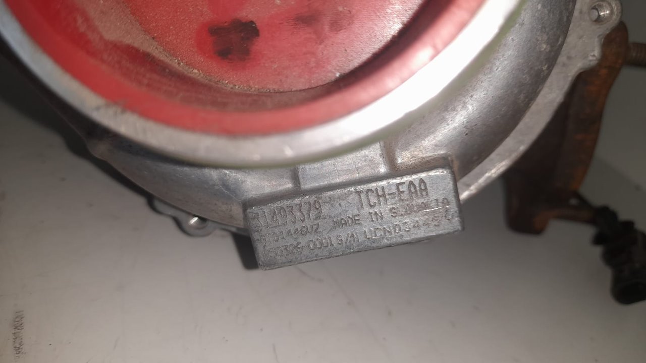 Completo con valvula y sensor de temperatura (conector posicionador de geometria roto el clip esta bien) volvo v40 cross country