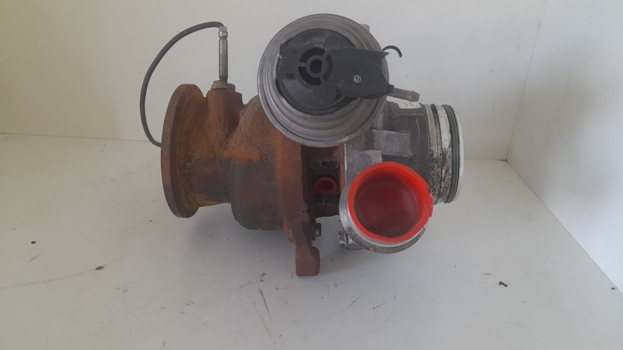 Completo con valvula y sensor de temperatura (conector posicionador de geometria roto el clip esta bien) volvo v40 cross country