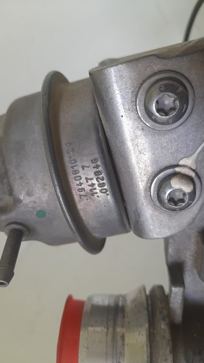 Completo con valvula y sensor de temperatura (conector posicionador de geometria roto el clip esta bien) volvo v40 cross country