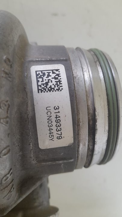 Completo con valvula y sensor de temperatura (conector posicionador de geometria roto el clip esta bien) volvo v40 cross country