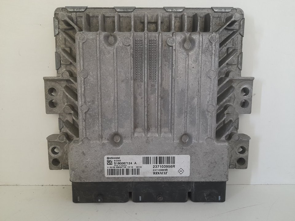 Centralita motor uce renault megane iii berlina 5p dynamique