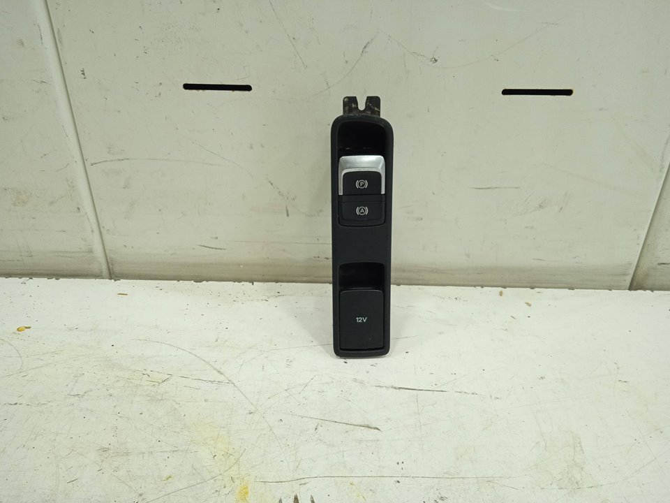 349 audi q3 (8ug) attraction