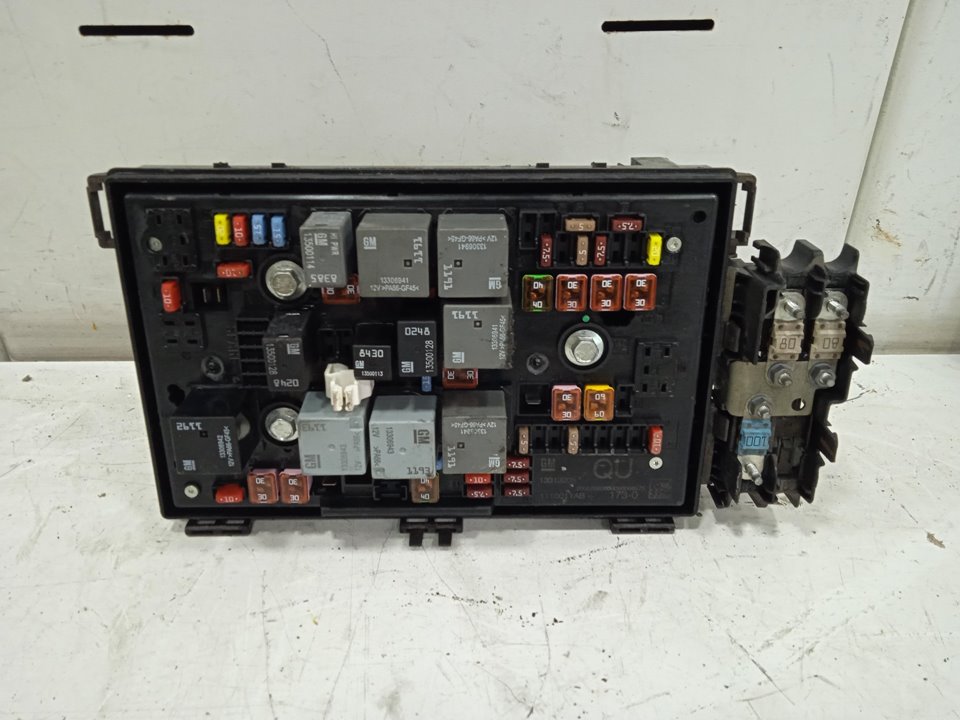 Caja reles / fusibles opel astra j berlina 5p cosmo