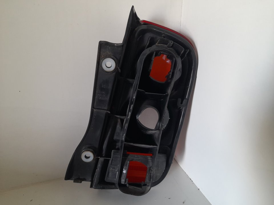 Piloto trasero izquierdo nissan micra (k12e) acenta