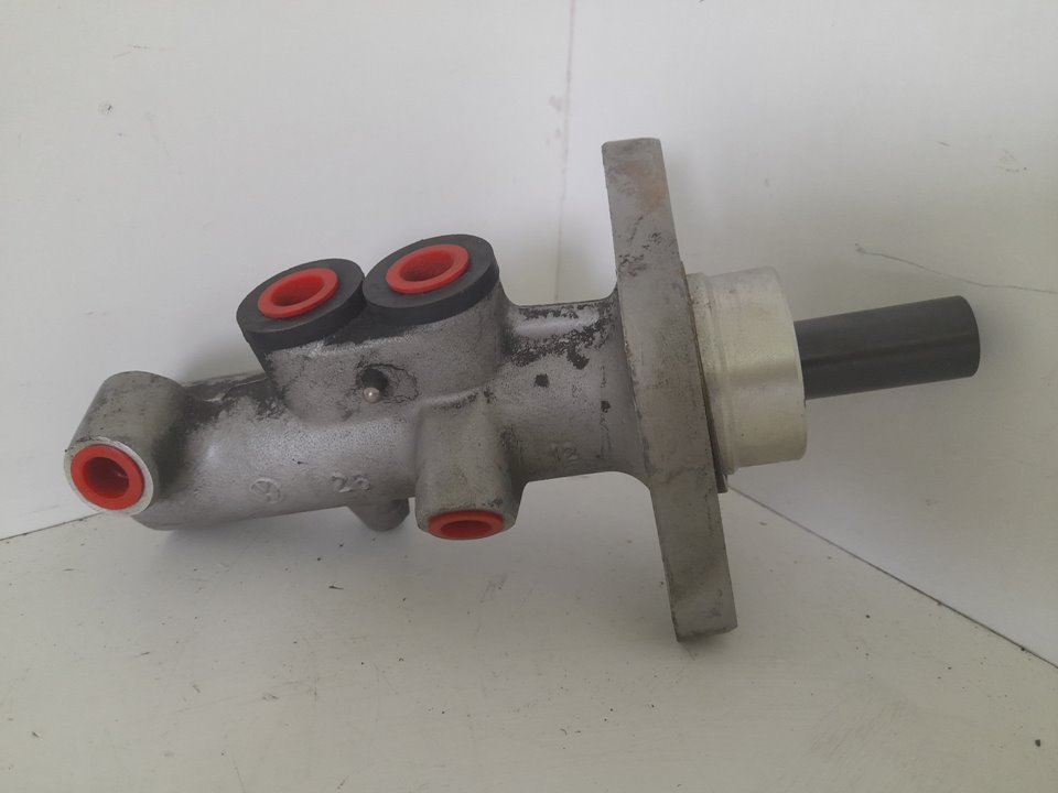 Bomba freno caja cerrada  techo medio ele