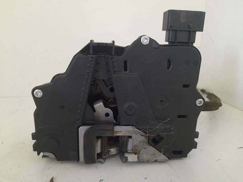 Cerradura puerta delantera derecha 130 (rs: 3000 mm)