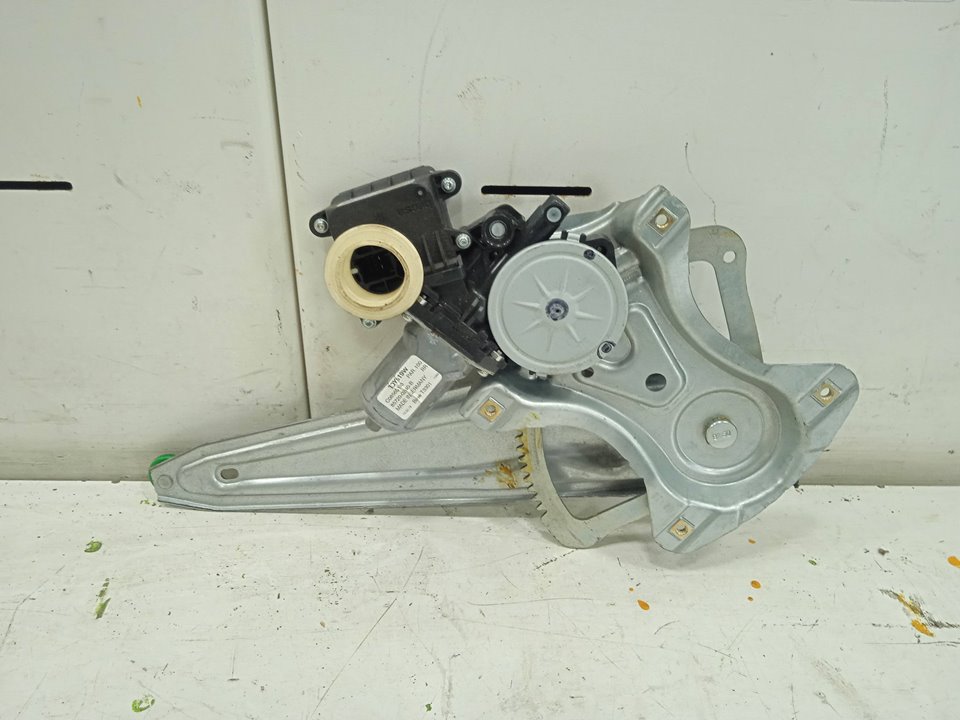 Elevalunas trasero derecho toyota auris (e18) hybrid active