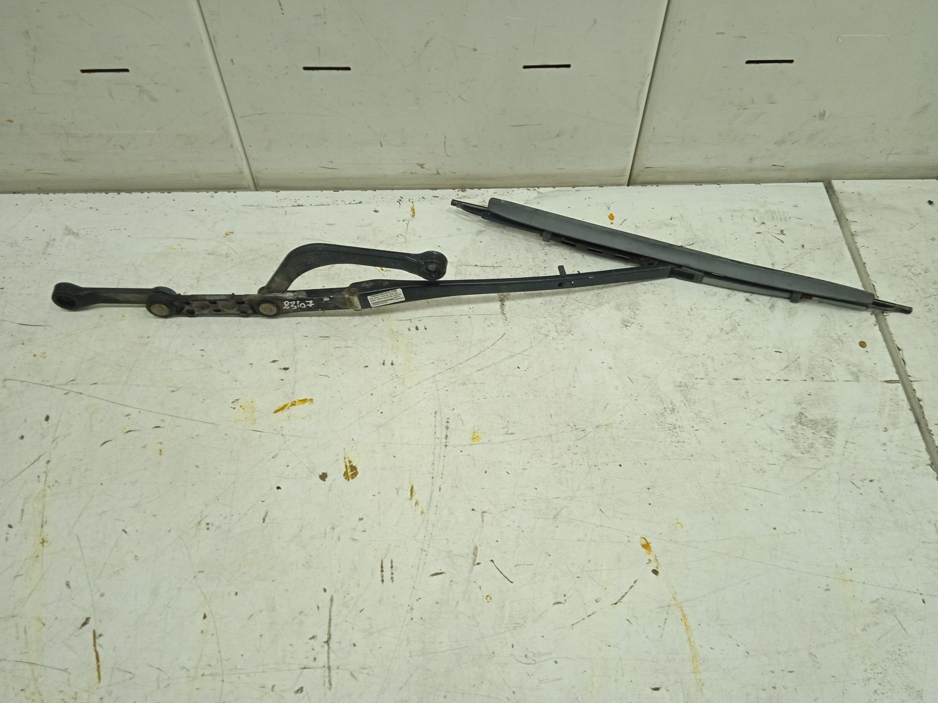 Brazo limpia delantero derecho bmw serie 5 berlina (e39) 530d