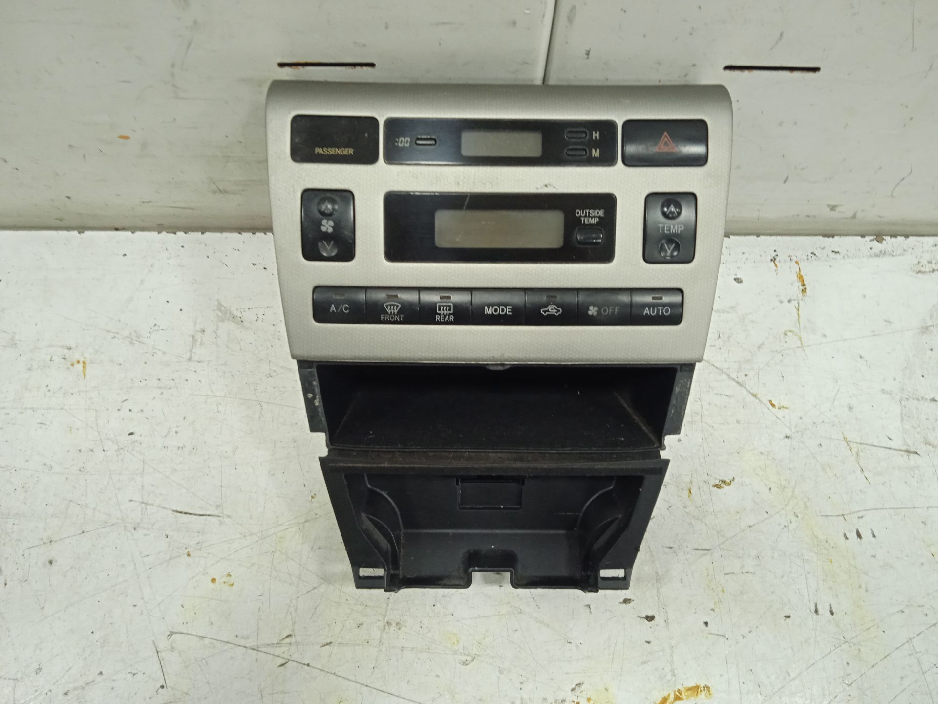 Consola central toyota corolla (e12) 1.4 d4d luna compact