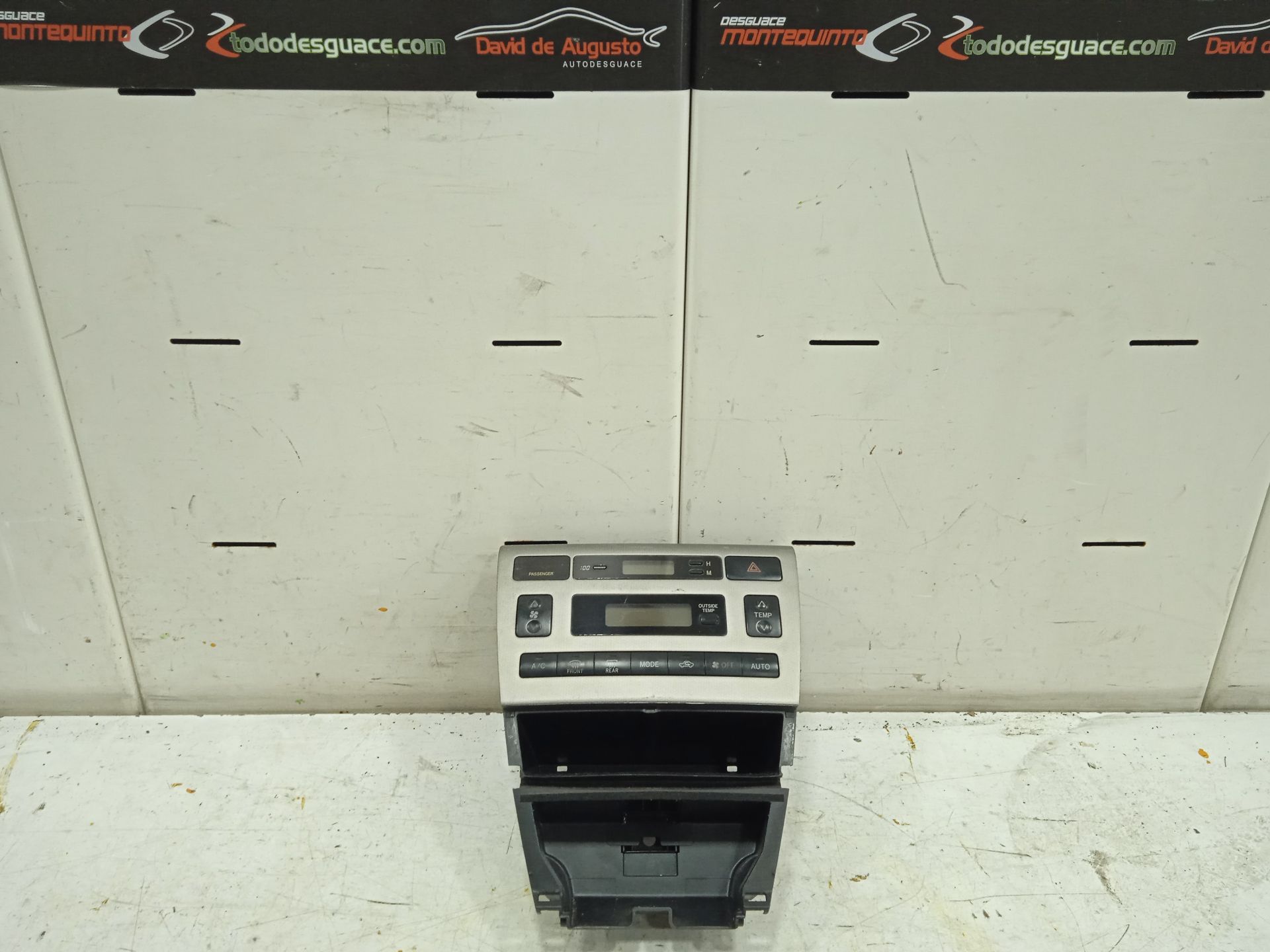 Consola central toyota corolla (e12) 1.4 d4d luna compact