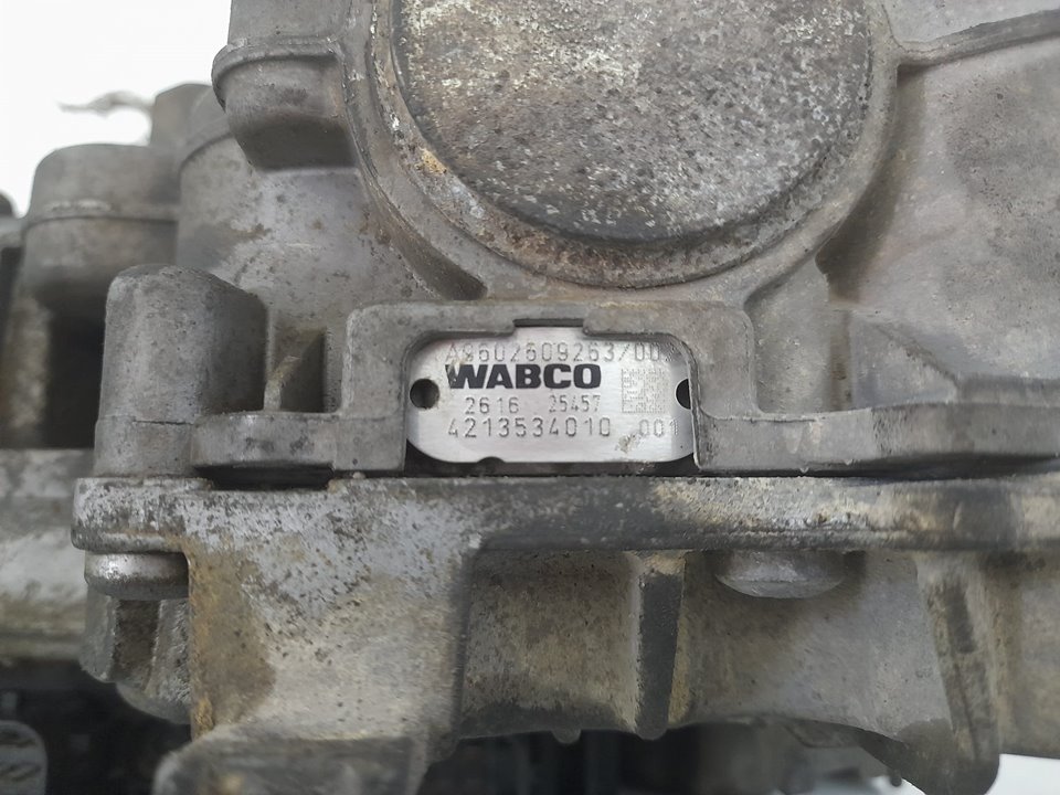 09263/002 mercedes-benz actros 4 2-ejes bm 963 (2011) 18xx 4x2 szm l bigspace