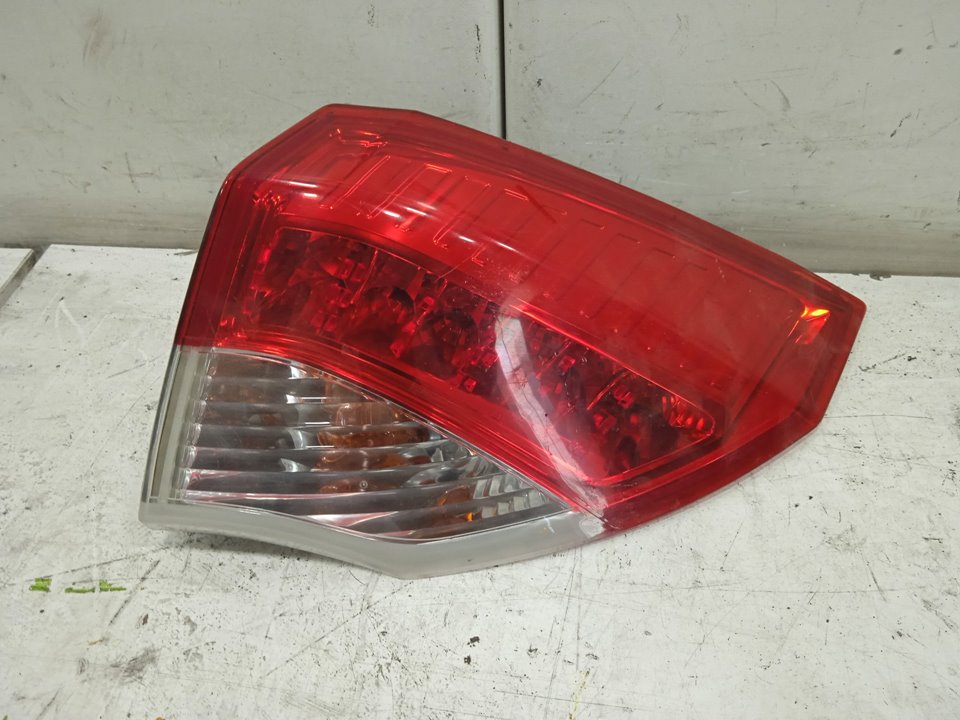 Piloto trasero derecho renault  no identificado