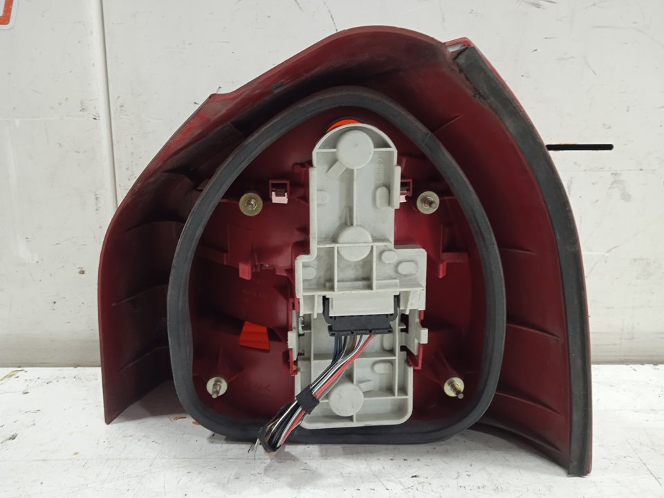 Piloto trasero izquierdo audi a3 (8l) 1.6 ambiente