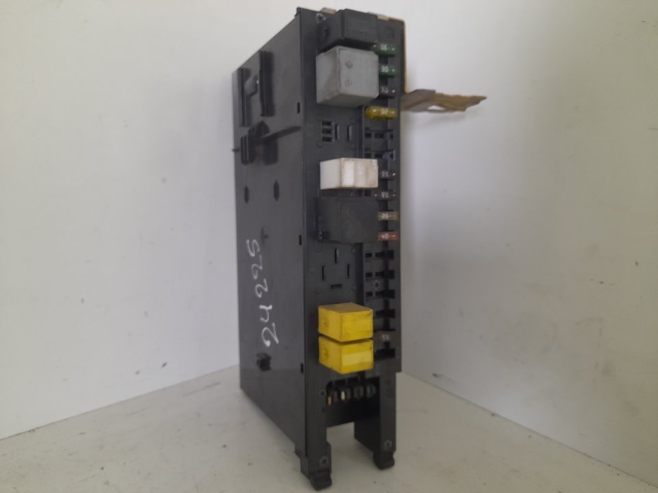 Caja reles / fusibles mercedes-benz clase c (bm 203) sportcoupe c 220 cdi (la) sport edition (