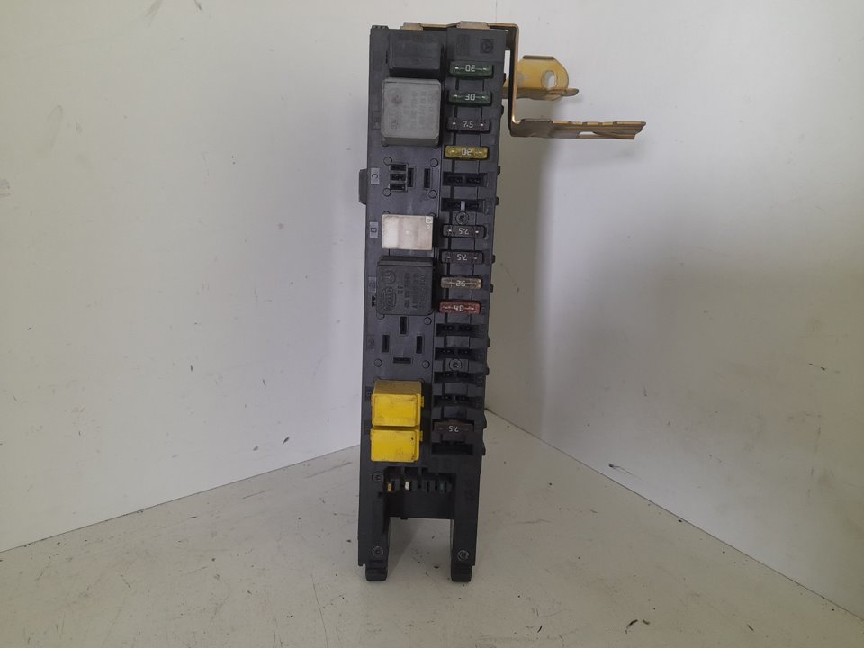 Caja reles / fusibles mercedes-benz clase c (bm 203) sportcoupe c 220 cdi (la) sport edition (