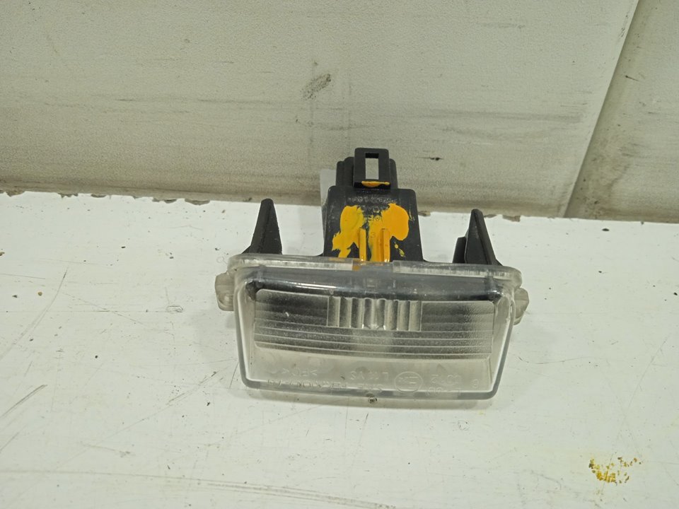 Piloto matricula toyota avensis (t27) advance