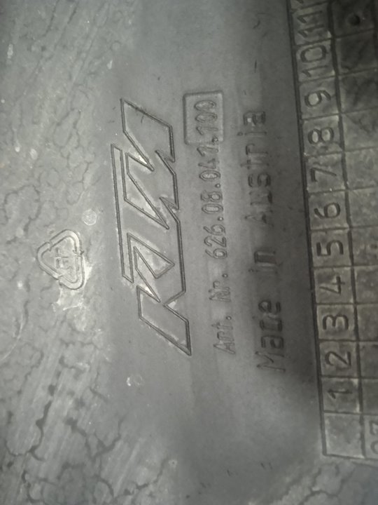 A derecha                    6260804110 ktm 990 supermoto 990 supermoto t