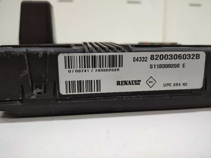Caja reles / fusibles renault  no identificado