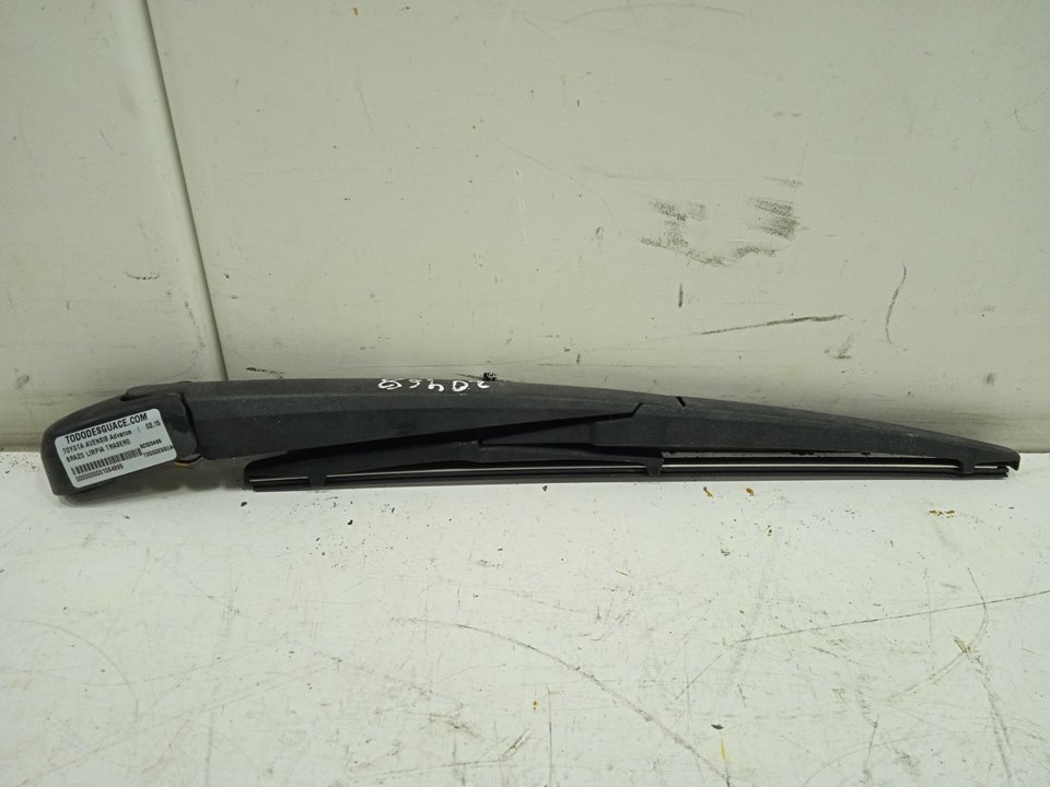 Brazo limpia trasero toyota avensis (t27) advance