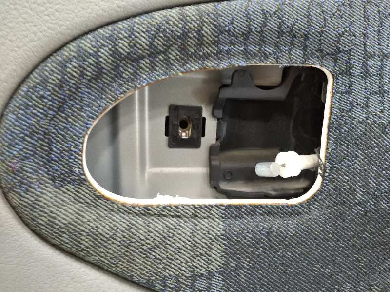 Puerta trasera derecha renault  no identificado