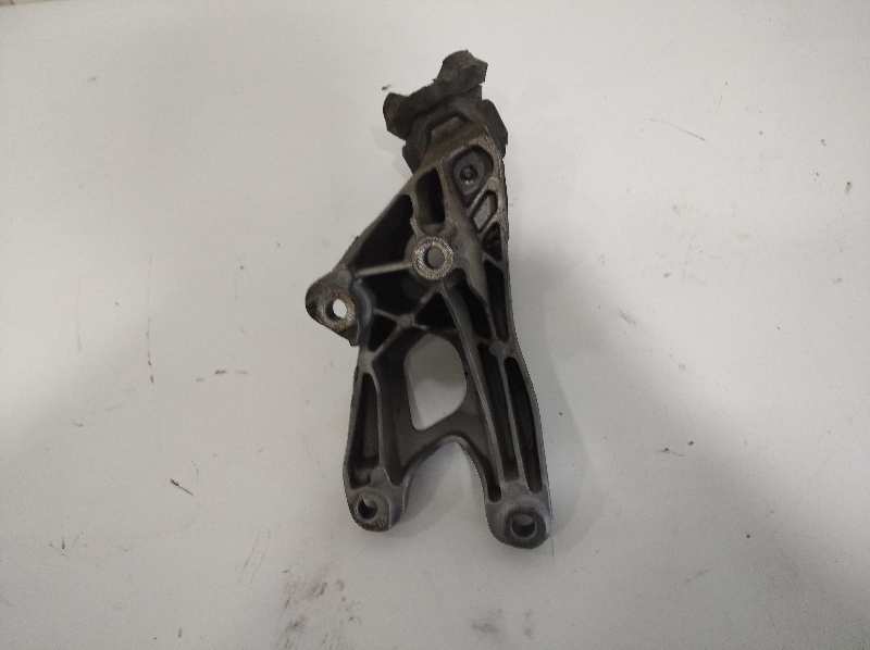 Soporte motor audi  no identificado