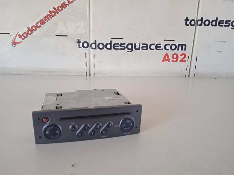Sistema audio / radio cd renault  no identificado