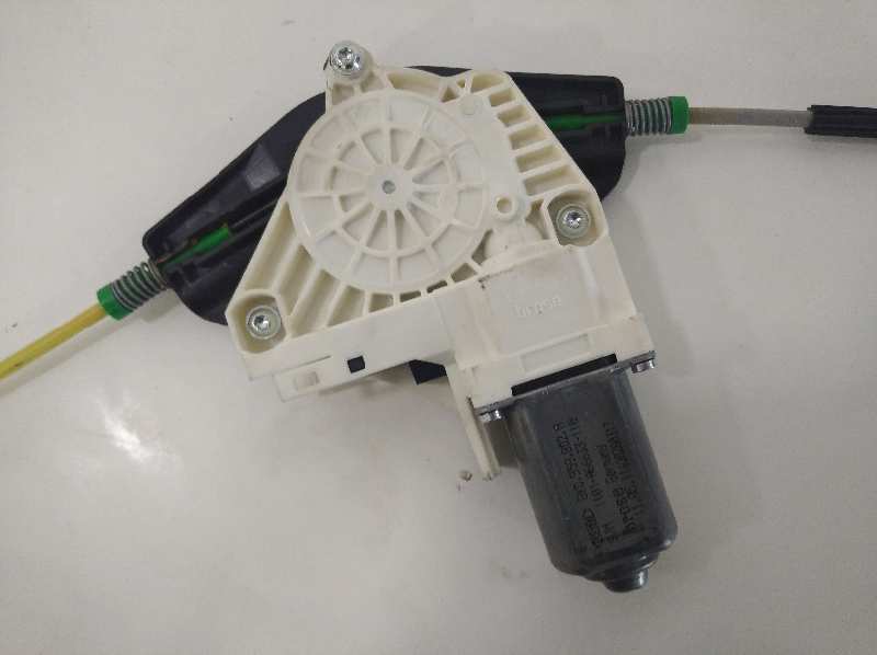 Elevalunas delantero derecho audi  no identificado