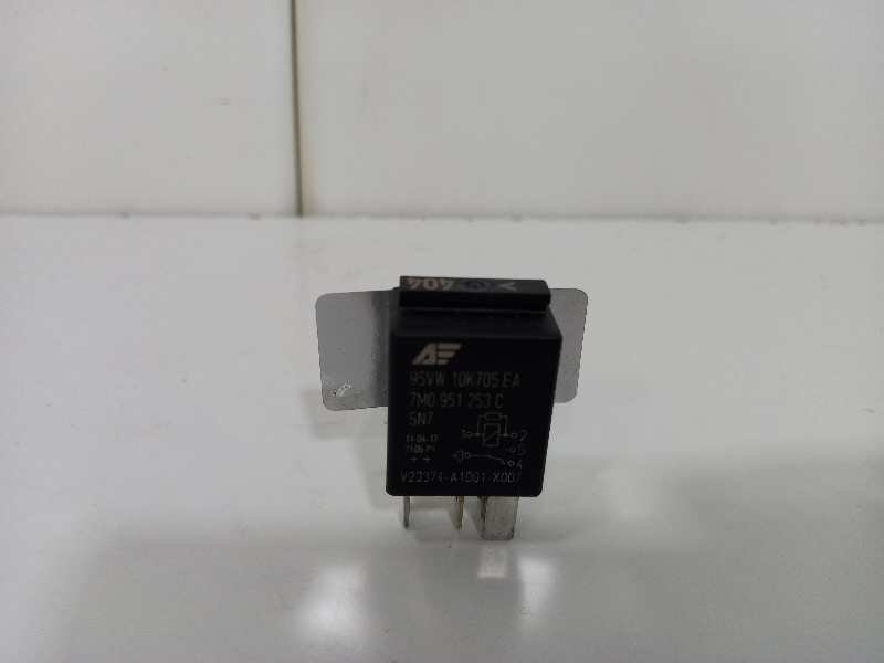 Rele audi  no identificado