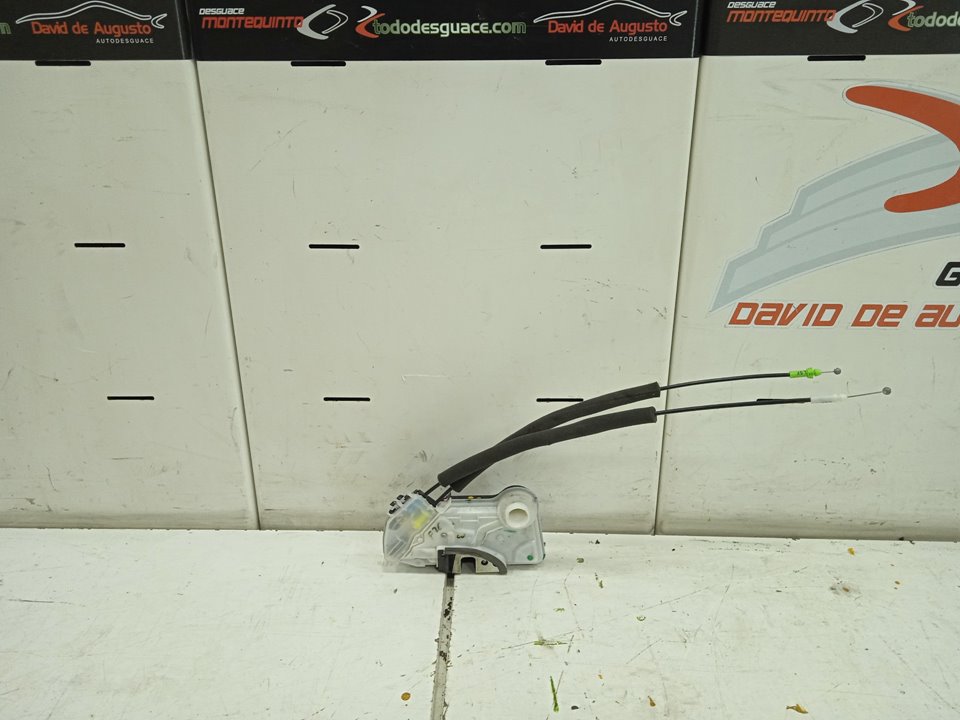 Cerradura puerta delantera derecha toyota  no identificado