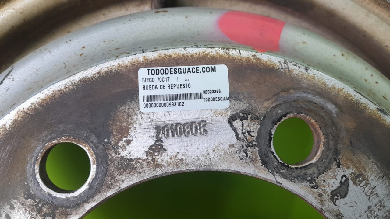 Rueda de repuesto iveco  no identificado