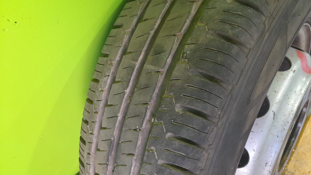 Rueda de repuesto iveco  no identificado