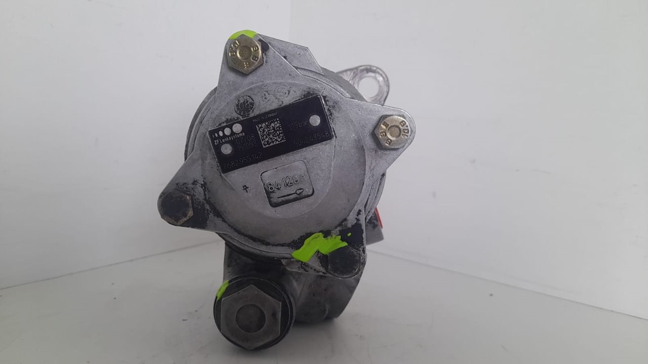 Bomba direccion iveco  no identificado