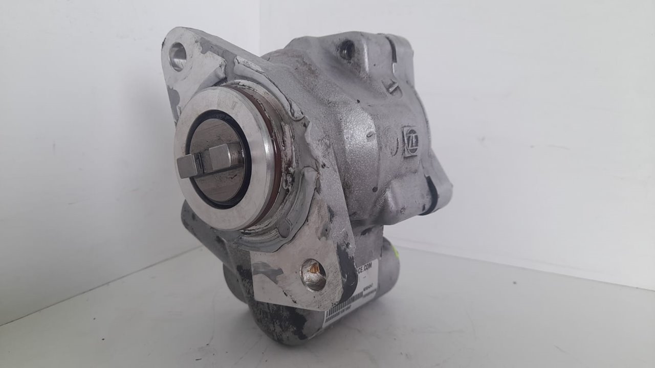 Bomba direccion iveco  no identificado