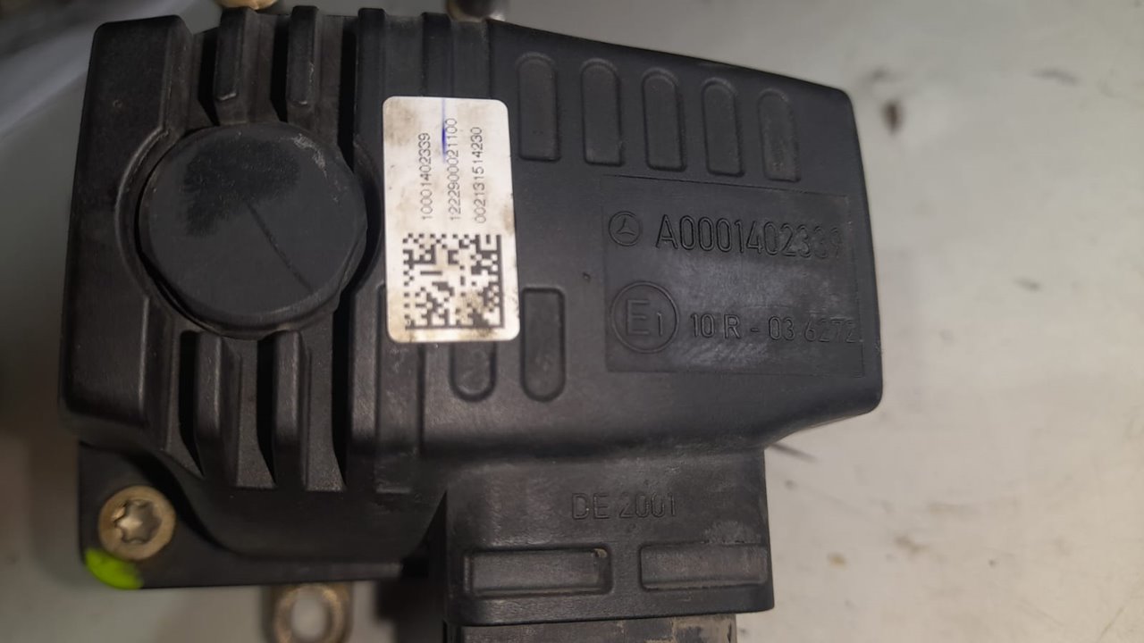 No identificado mercedes-benz actros 4 2-ejes bm 963 (2011) 18xx 4x2 fahrgestell l classic