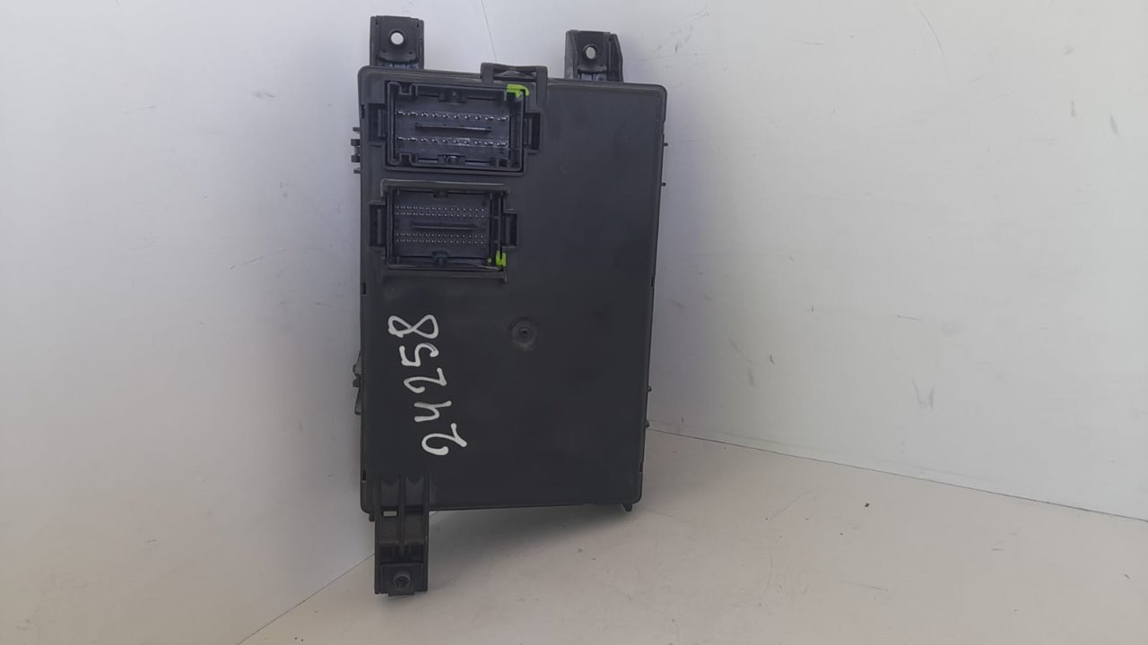 Caja reles / fusibles opel corsa d color edition