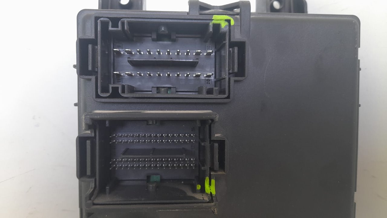 Caja reles / fusibles opel corsa d color edition