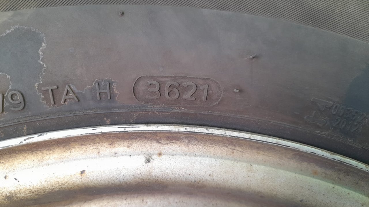 Rueda de repuesto iveco  no identificado