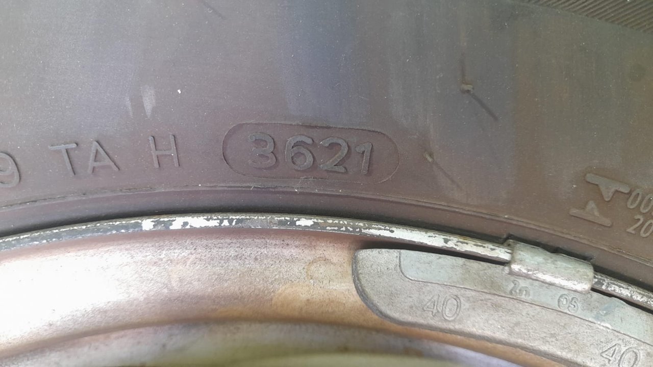 Rueda de repuesto iveco  no identificado