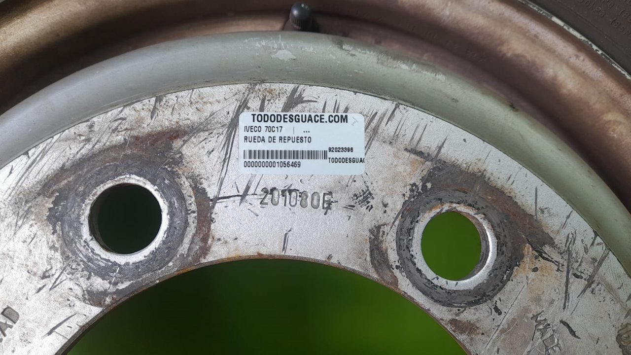 Rueda de repuesto iveco  no identificado