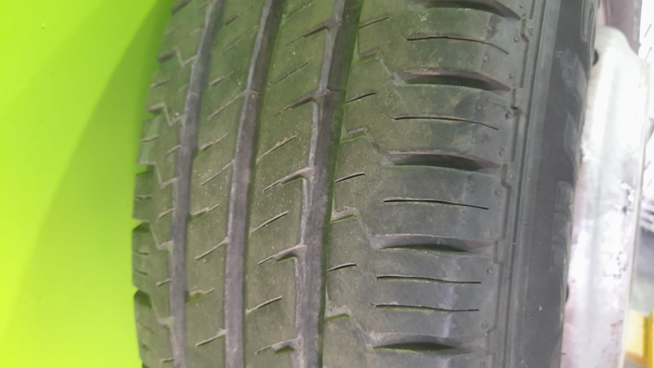 Rueda de repuesto iveco  no identificado