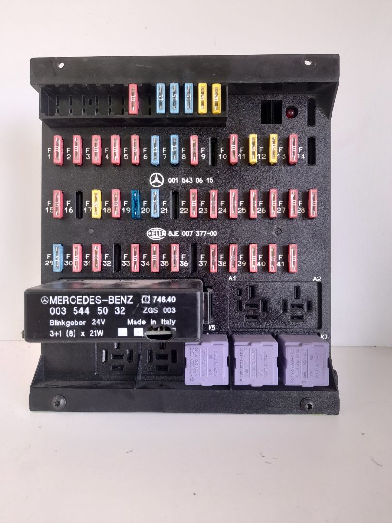 Caja reles / fusibles mercedes-benz axor 2-ejes bm 944 (09.2001) 1840  4x2   om 457 la l (largo