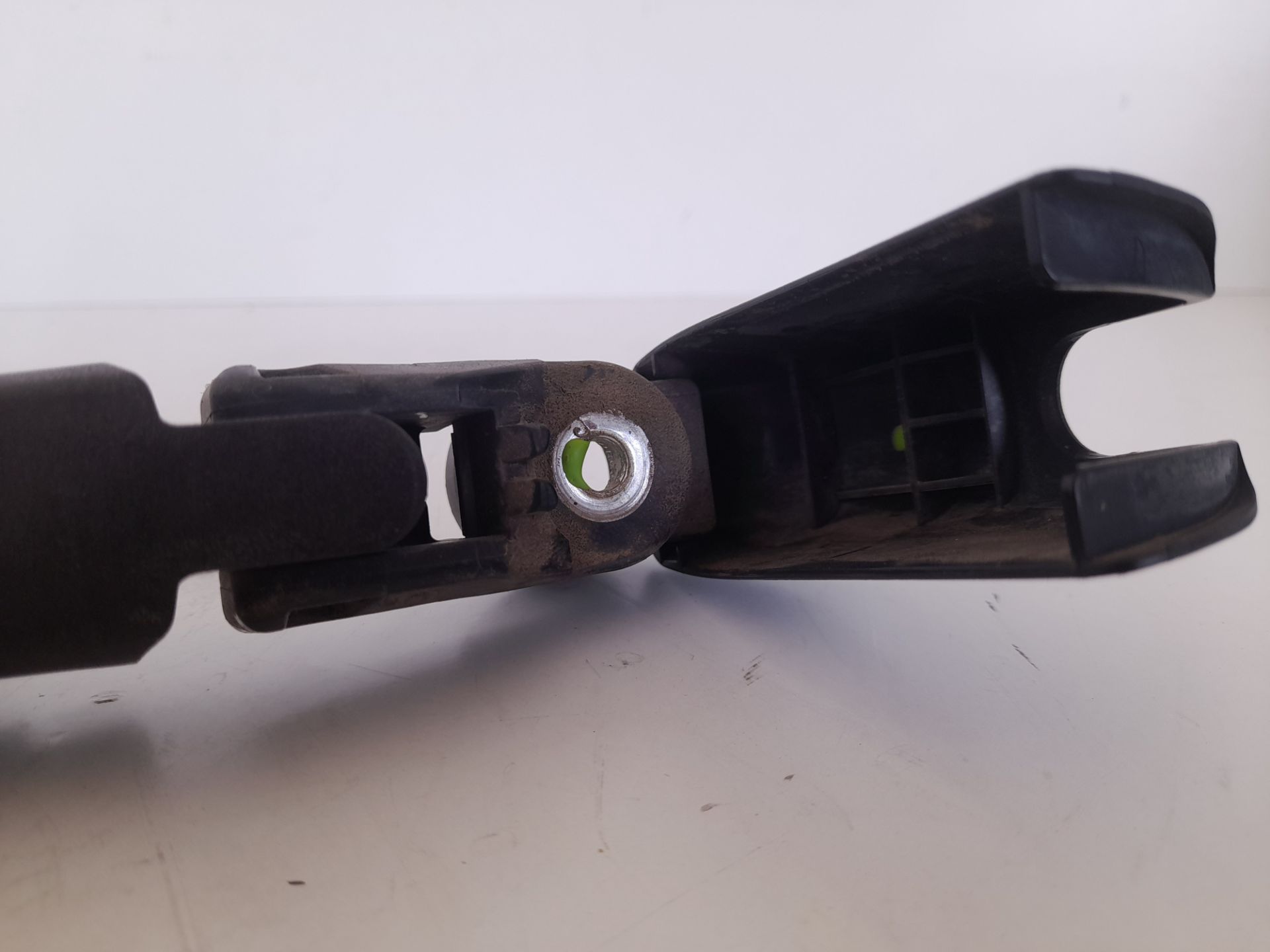 Brazo limpia trasero toyota auris (e18) active