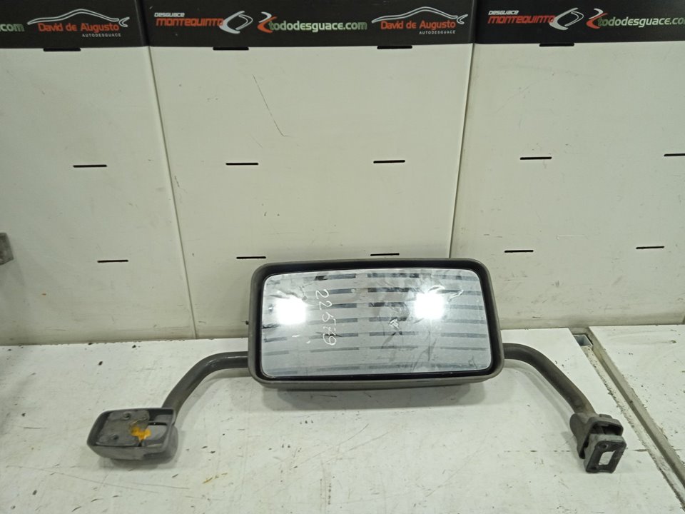 Retrovisor izquierdo nissan  no identificado