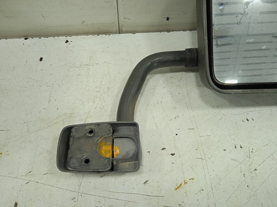 Retrovisor izquierdo nissan  no identificado