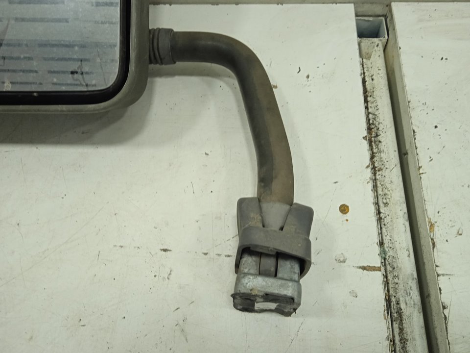 Retrovisor izquierdo nissan  no identificado