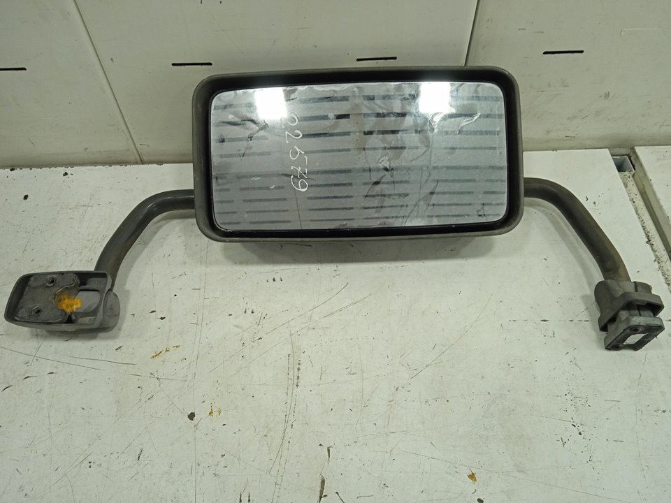 Retrovisor izquierdo nissan  no identificado