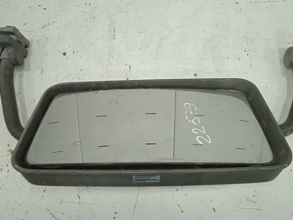 Retrovisor izquierdo nissan  no identificado