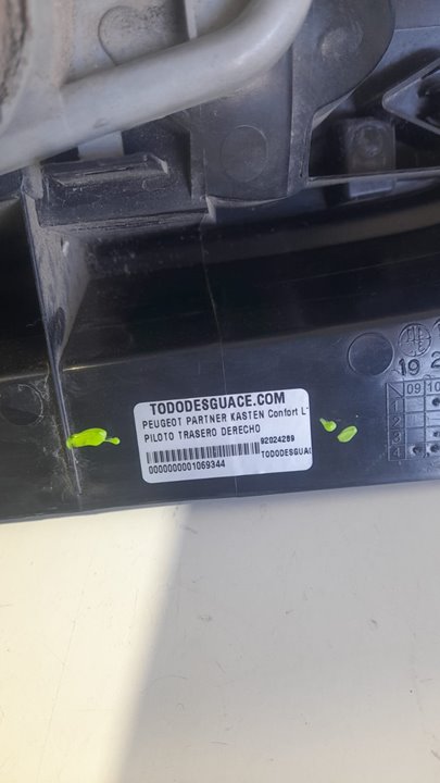 Piloto trasero derecho confort l1