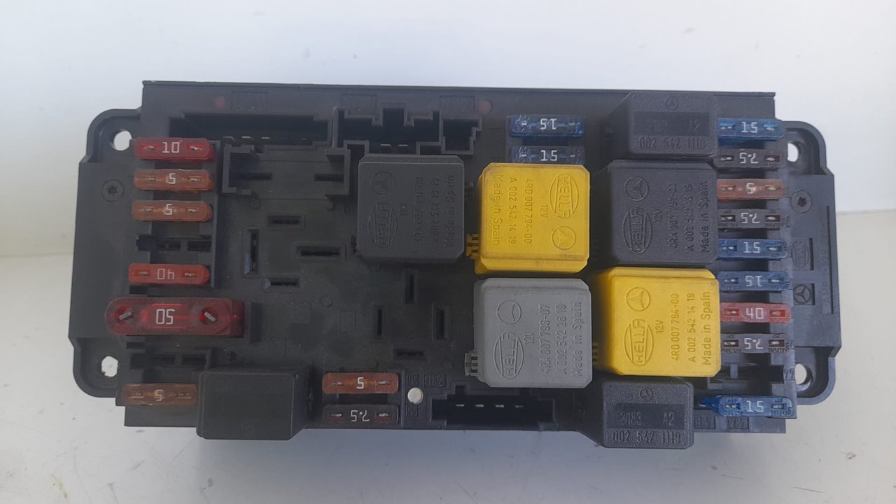 Caja reles / fusibles mercedes-benz clase c (bm 203) berlina 200 compressor (203.042)