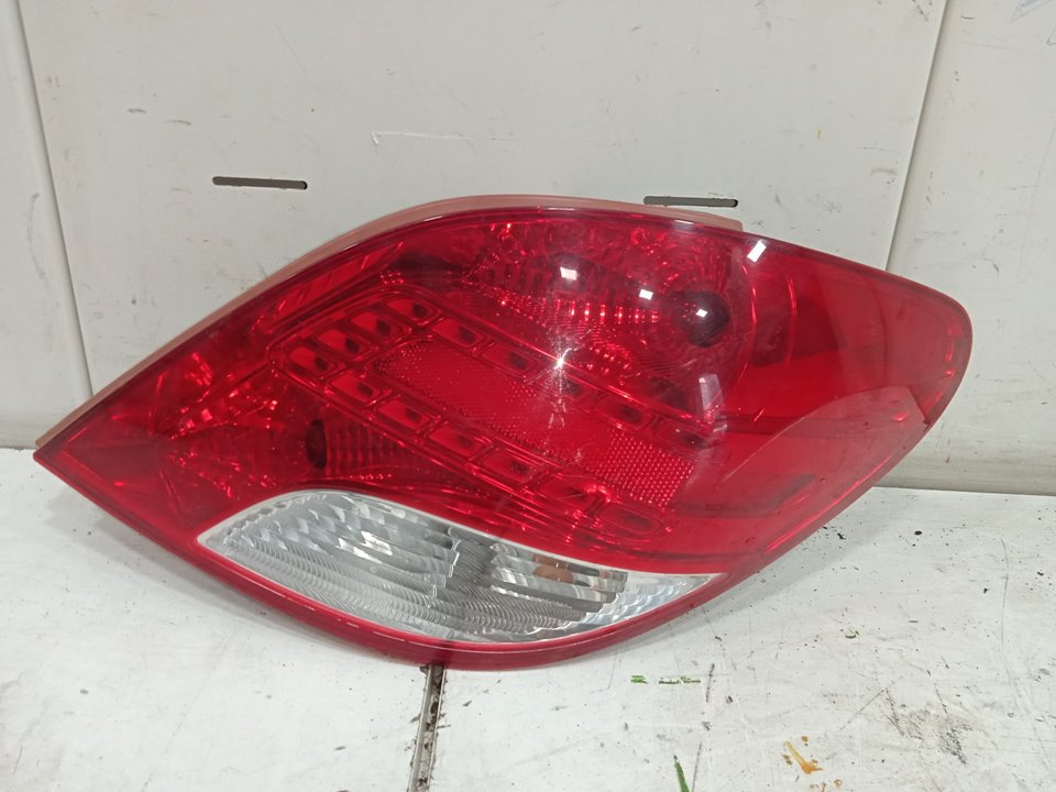 Piloto trasero derecho peugeot 207 confort